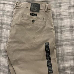 Banana Republic Mens Chino Pants 34 x 32 brand new with tags never worn!